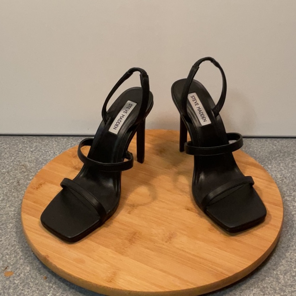 Like new Steve Madden, black strapped high heels  size 8B
